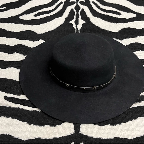 Frye Black Wool Felt Studded Belted Boater Hat Size Medium - Picture 5 of 9